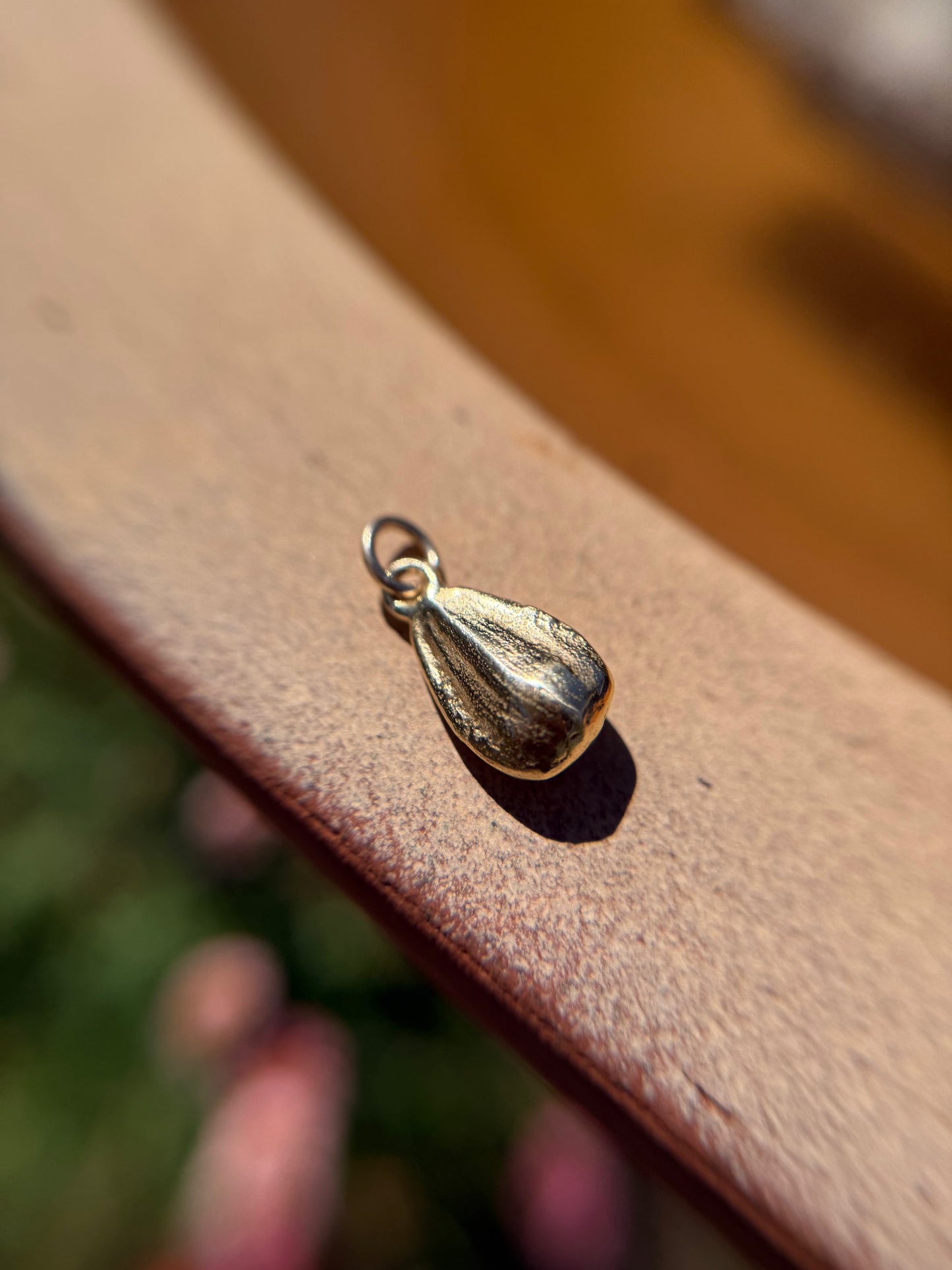 9ct Gold Sunflower Seed