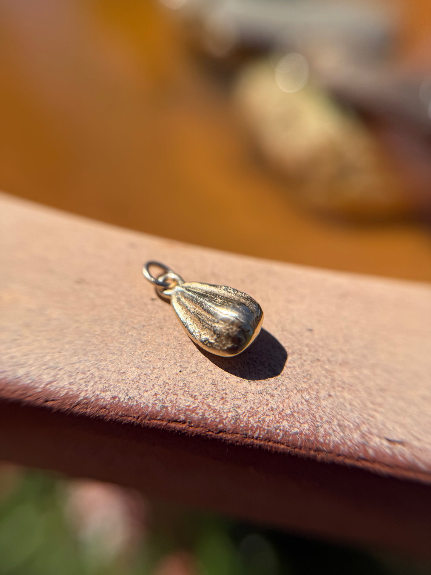 9ct Gold Sunflower Seed