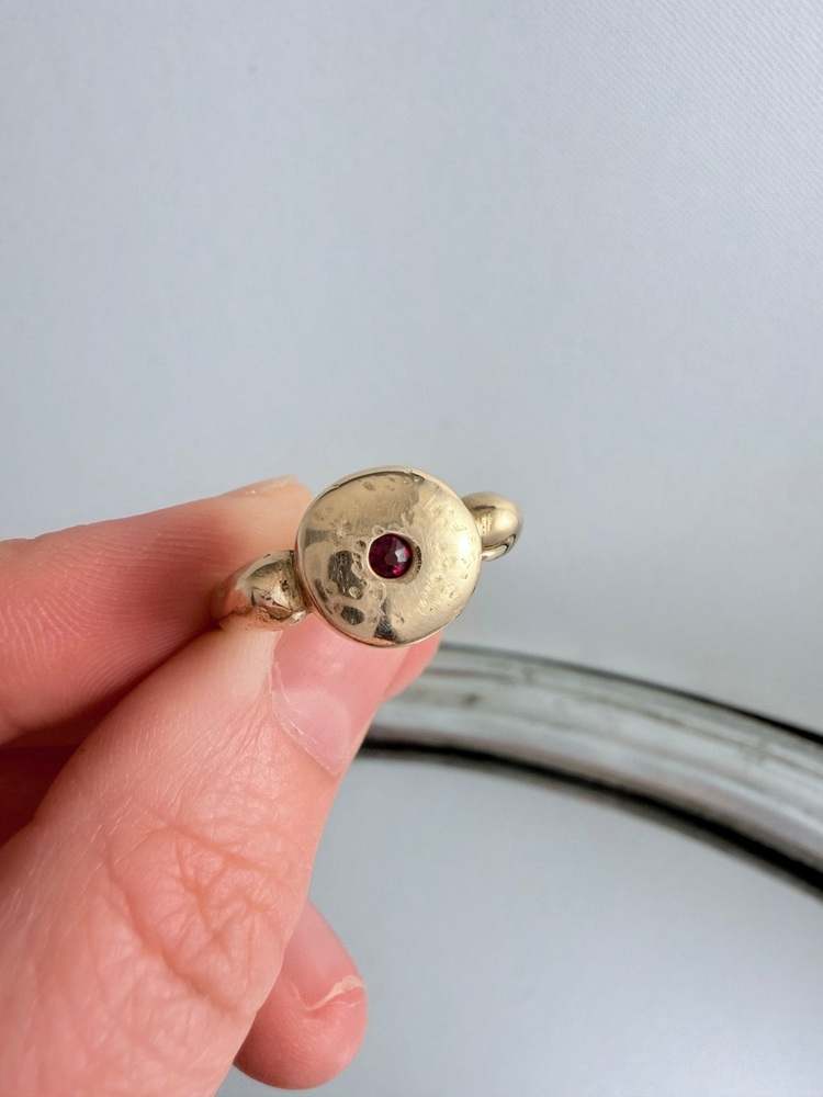 Sura Ring 9ct Gold